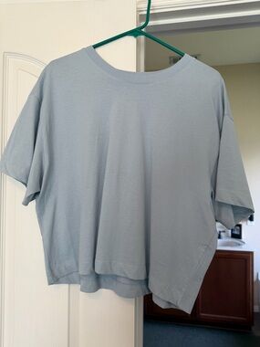 J.O&Co Cropped Light Blue Tee